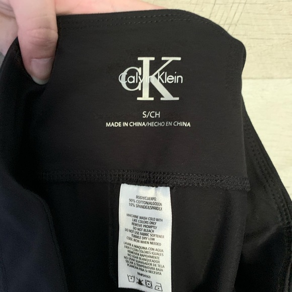 calvin klien cropped leggings - Picture 3 of 4